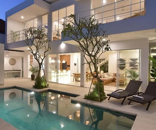 Villa Cruz Close To Finns Club Canggu