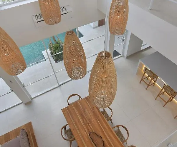 Villa Cruz Close To Finns Club Canggu