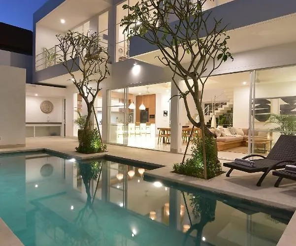 Cruz Close To Finns Club * Canggu