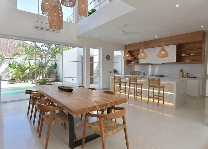 Cruz Close To Finns Club * Canggu